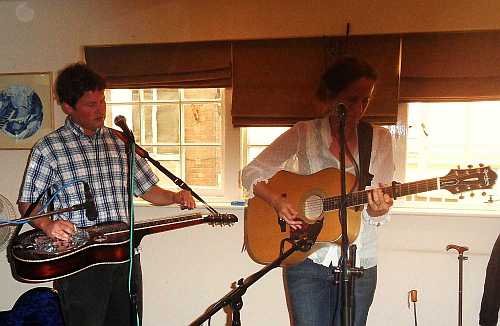 Rita Hosking and Sean Feder perfoming at no8 in Launceston