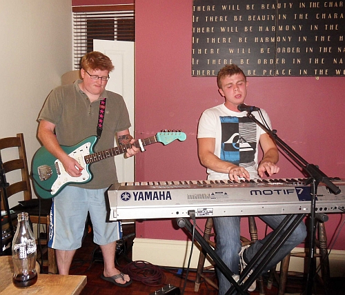 Jamie on Guitar and Robbie on Keyboards Jamie Murphy and Robbie Ceredig-Evans play at Jericho's Acoustic Cafe