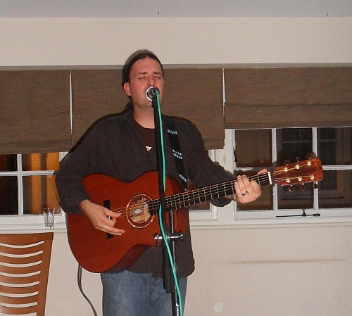 Drew Nelson at No8 Cafe Launceston Drew Nelson singer songwriter at No8 Cafe